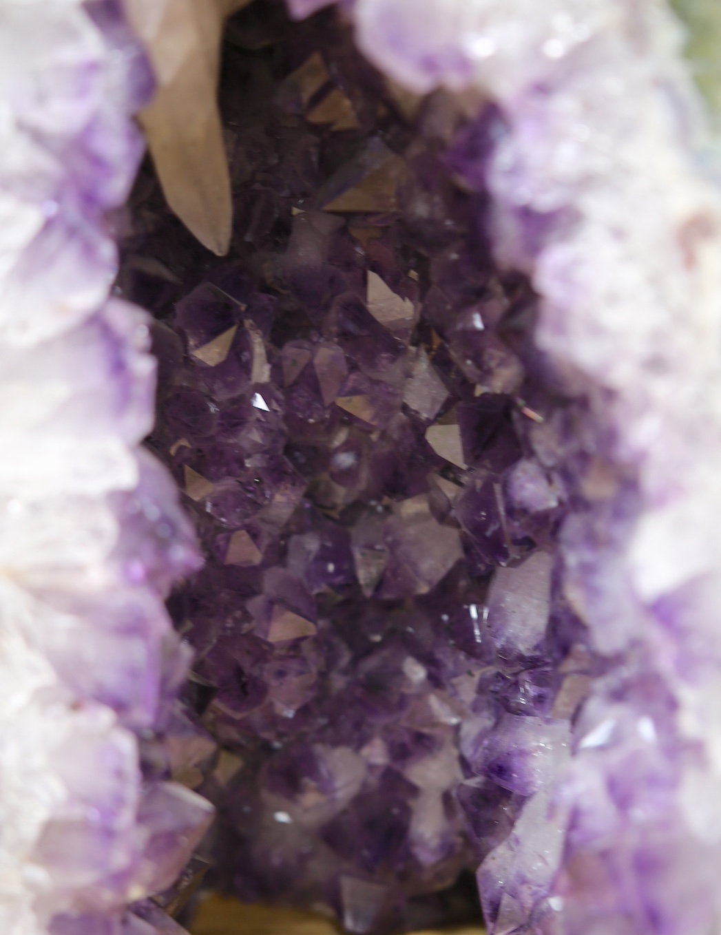 Geology - An amethyst geode, 31cm. Condition - natural imperfections